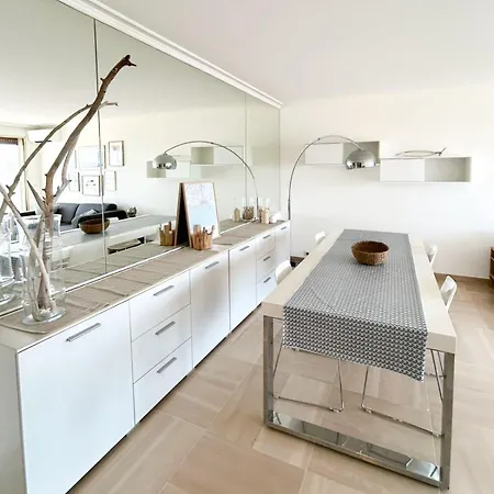 Pointe Croisette Spacious 1-bedroom Overlooking Port Moure Rouge Id1209 *